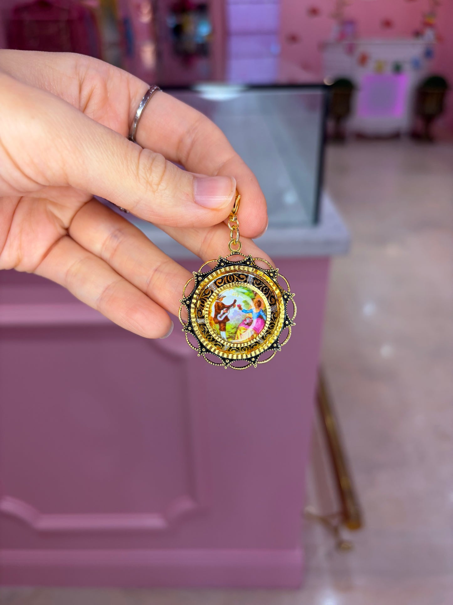 Vintage Scenery Charm